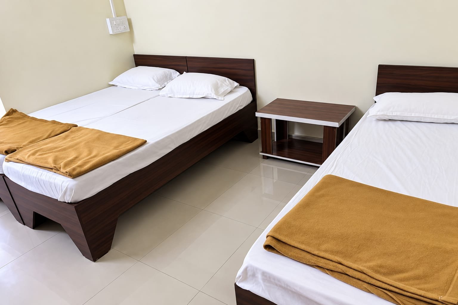 Guest room at Geeta Bhavan